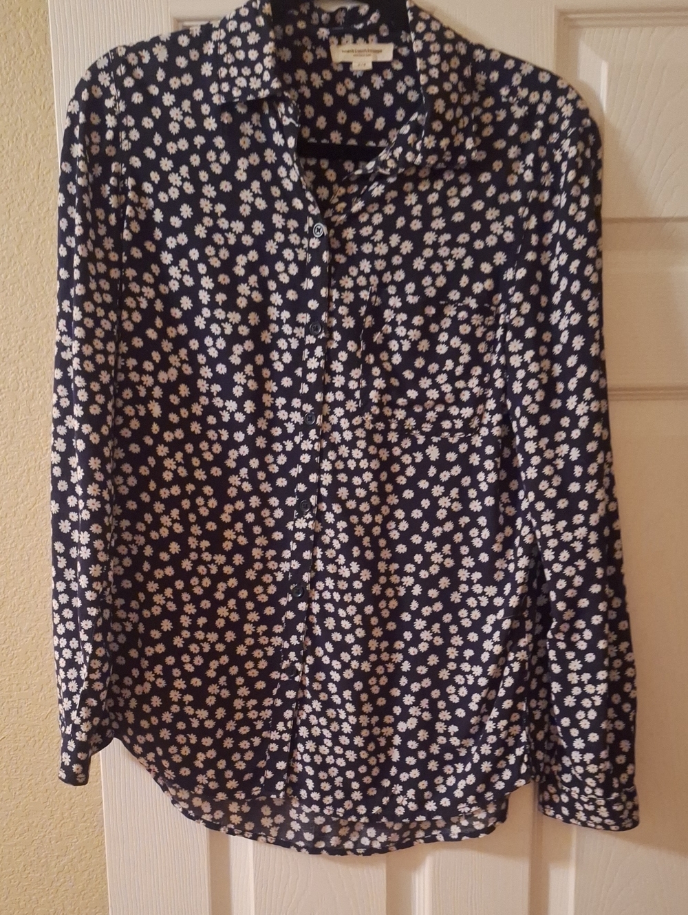 beachlunchlounge Navy White Daisy Blouse with Red Centers